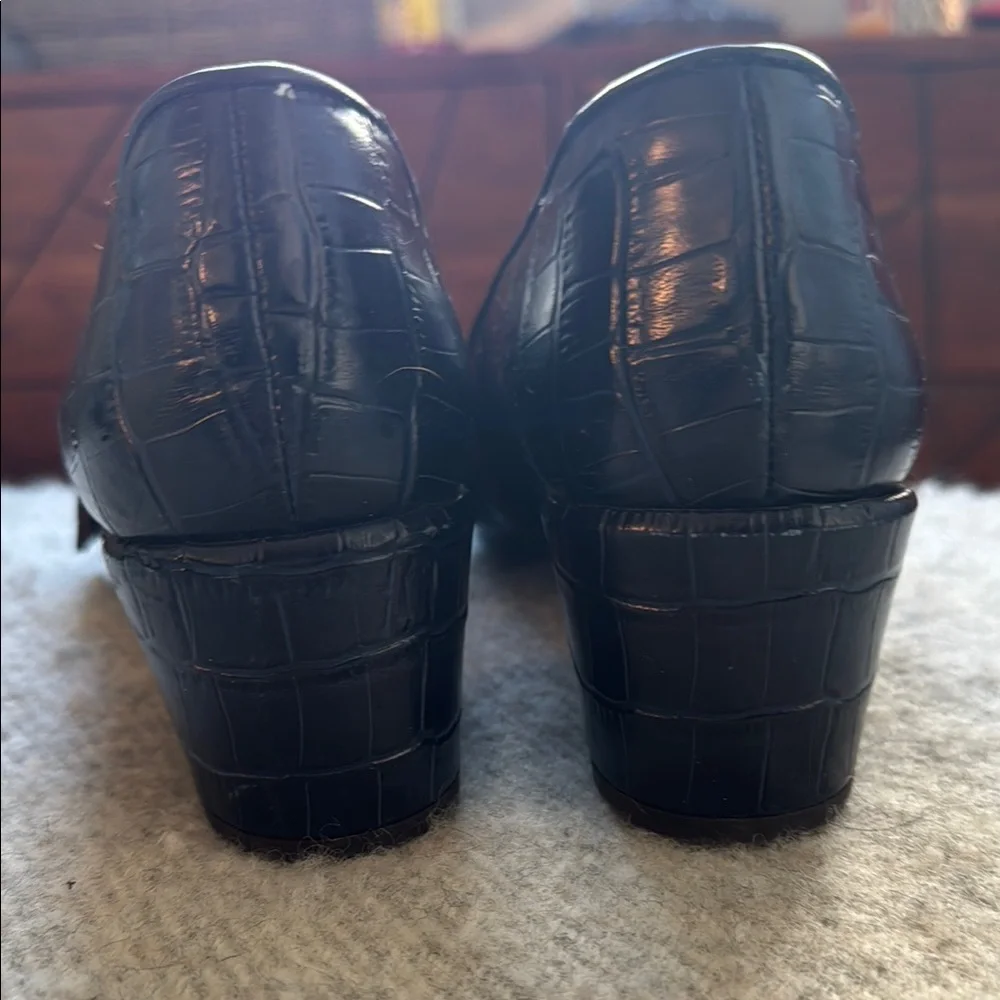 Navy Croc-Embossed block heel. - Picture 3 of 7